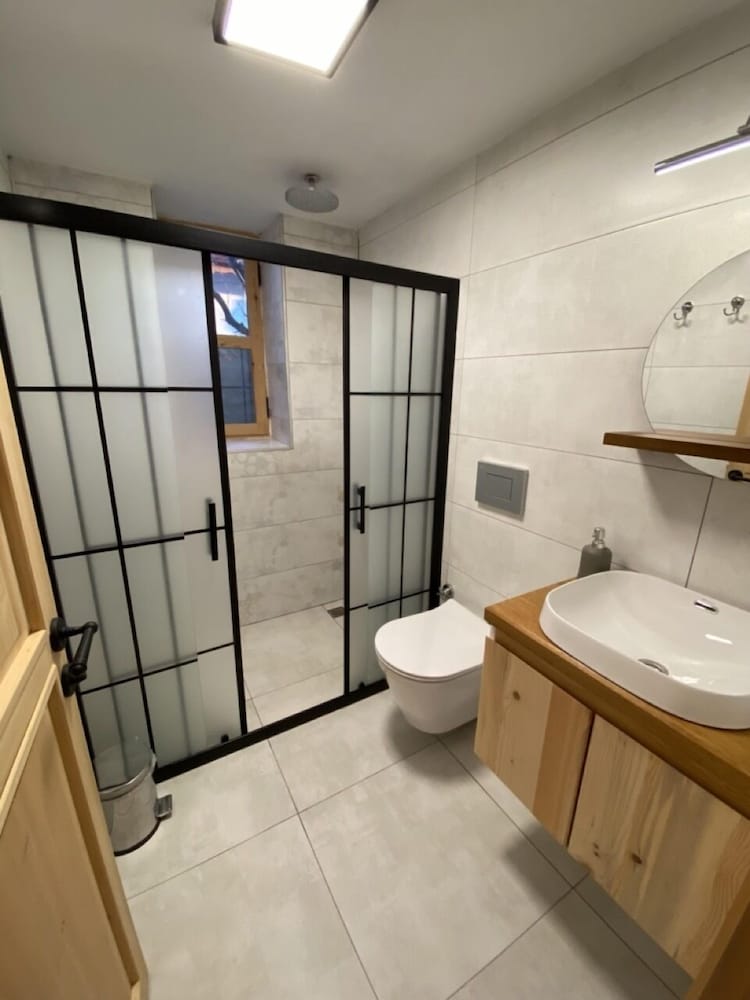 Comfort Triple Room, Courtyard View, Mezzanine photo 3