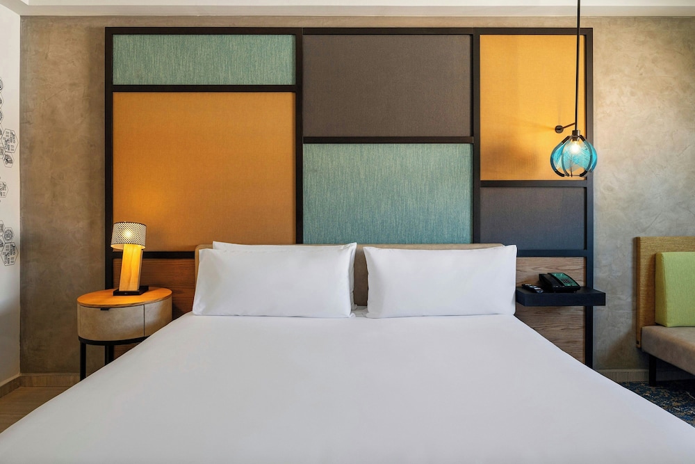 aloft, Room, 1 King Bed - Photo 1
