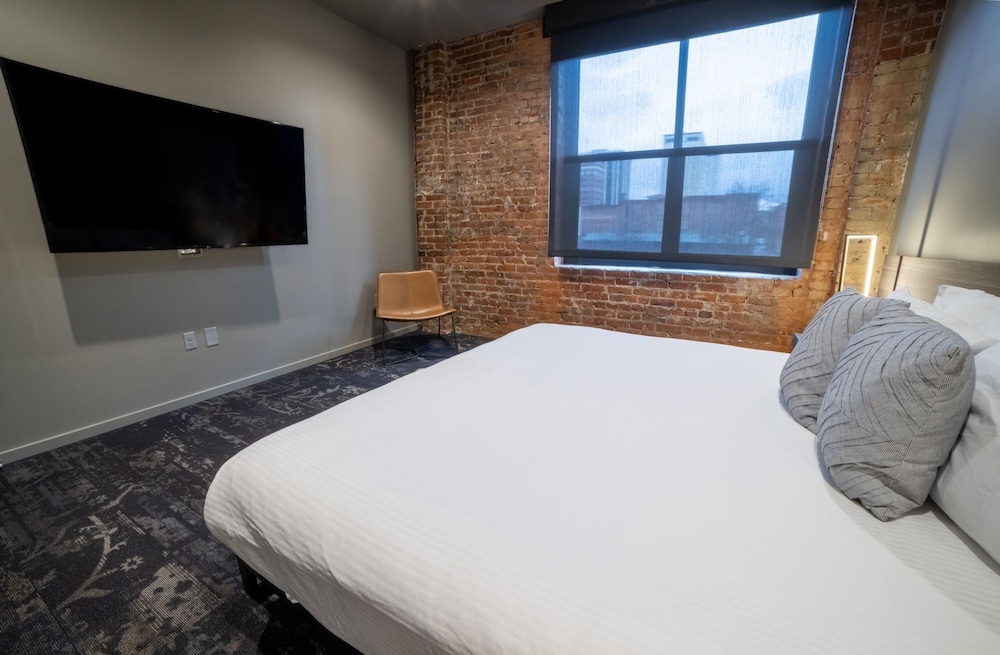 Montvale Deluxe Suite - Photo 5