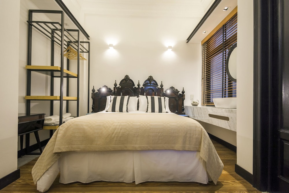 Room 102 photo 1
