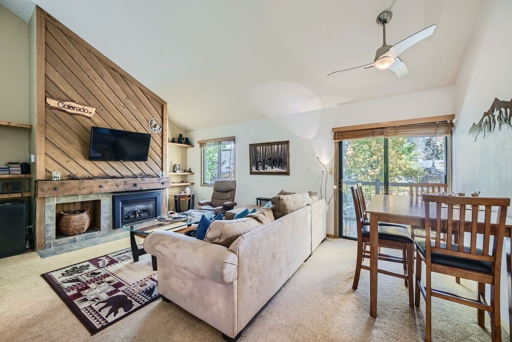 Condo, 2 Bedrooms