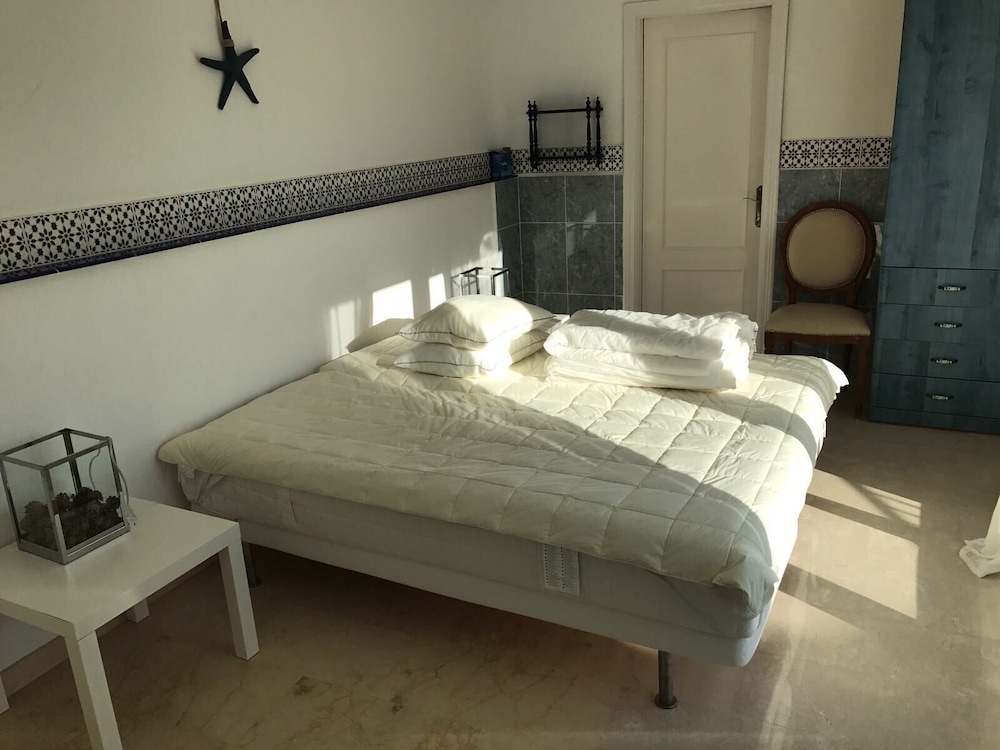 House, 2 Bedrooms, Terrace, Garden View photo 2