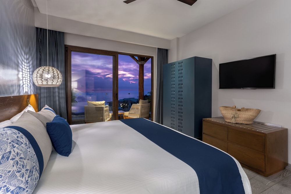 Armony  Room, 1 King Bed (Ocean View) - Photo 1