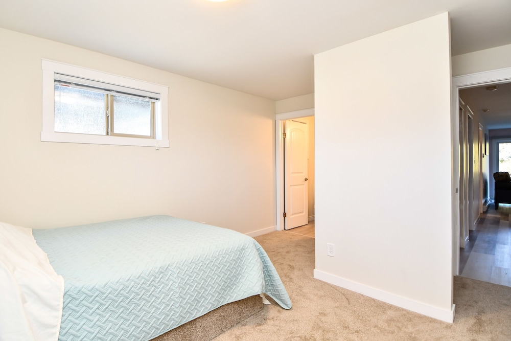 Premier Apartment, 2 Queen Beds, River View (Wheel Chair Accessible) photo 3