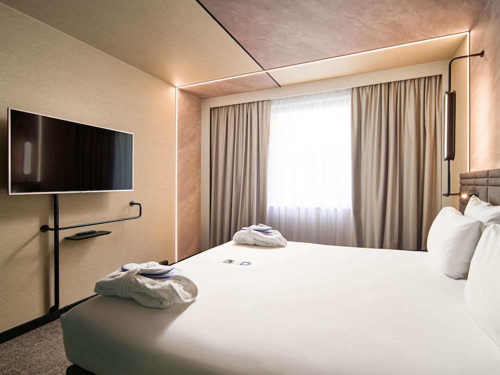 Executive Suite, 1 Queen Bed with Sofa bed thumbnail 6