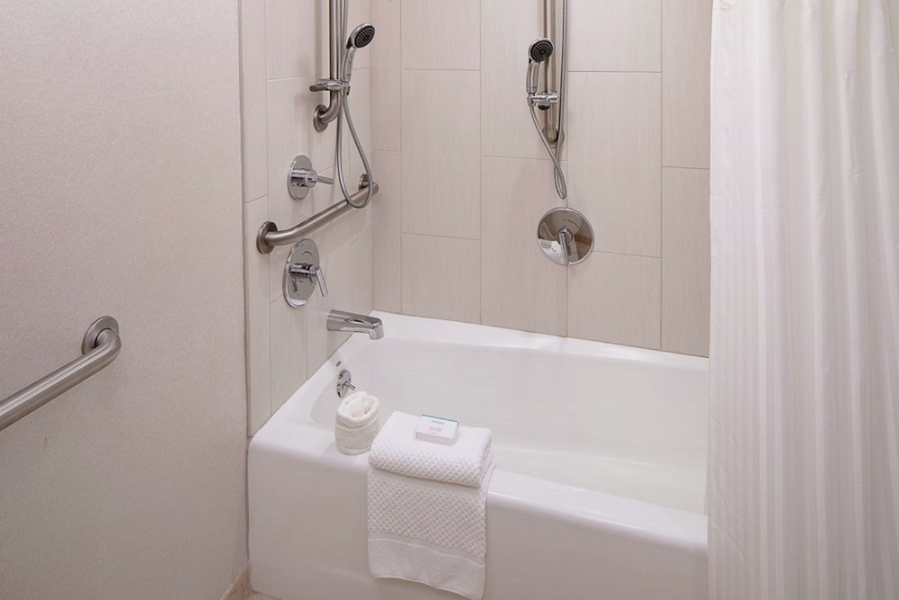 Suite, 2 Double Beds, Accessible, Bathtub - Photo 7