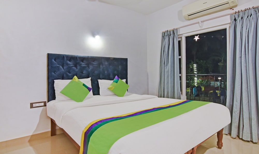 Superior Room, Pool View - Photo 6