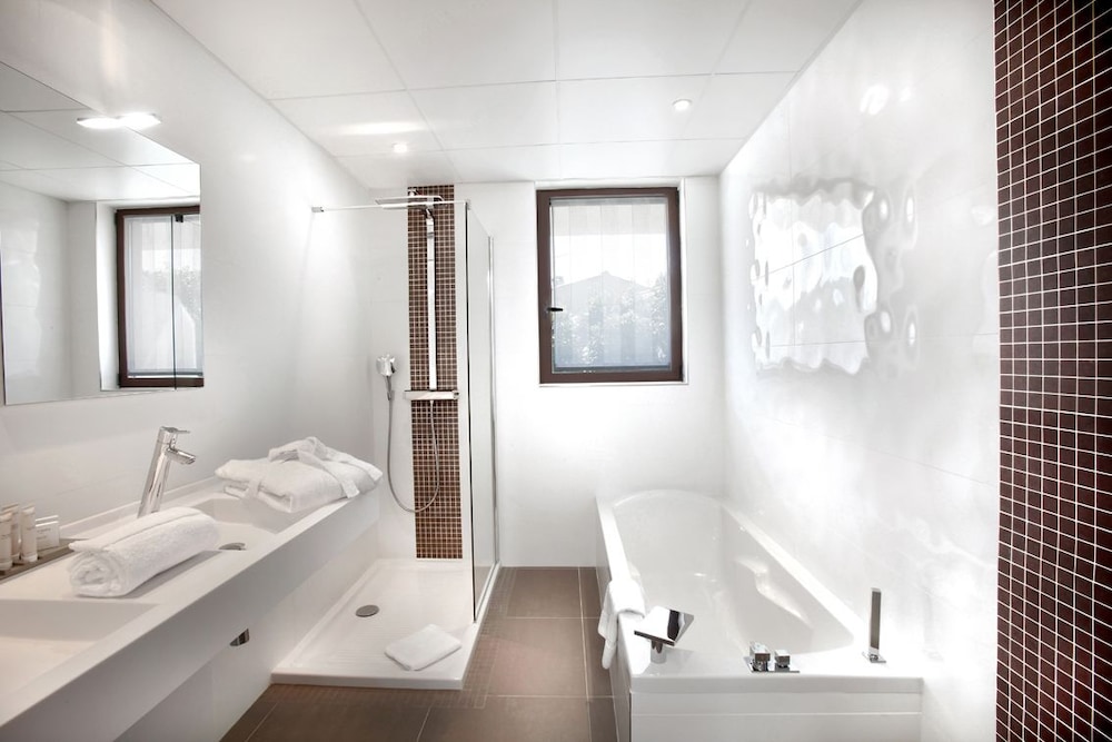 Junior Suite, Pool View photo 3