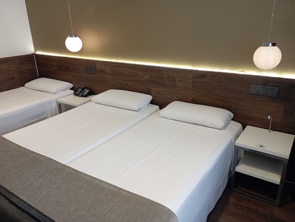 Basic Triple Room photo 2