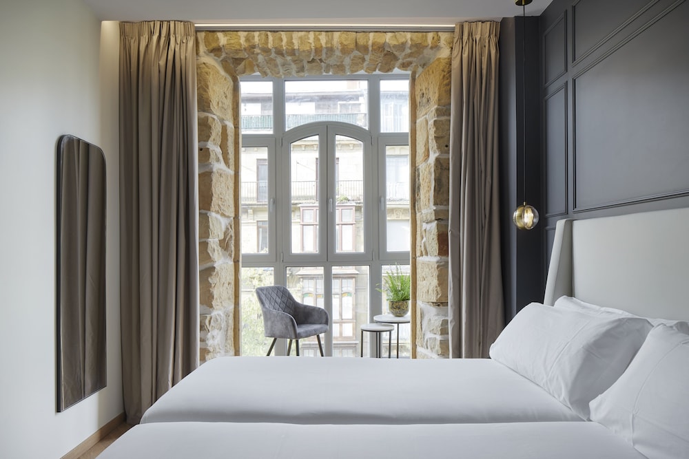 Superior Double or Twin Room, City View - Photo 1