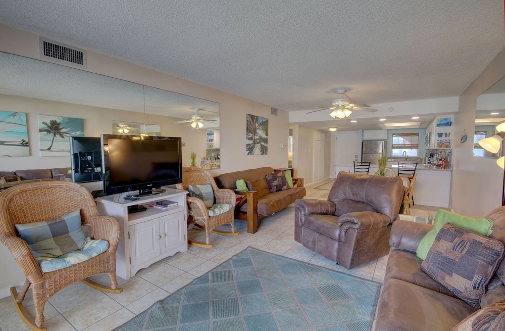 Condo, 2 Bedrooms