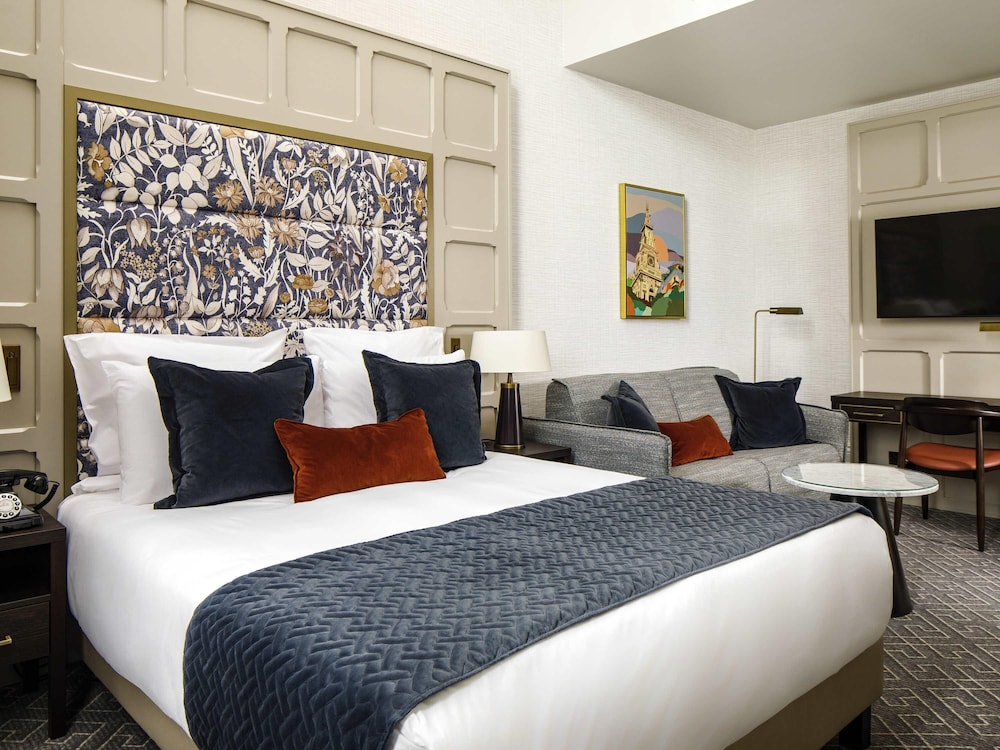 Executive Suite, 1 King Bed - Photo 1