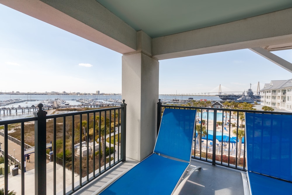 Admiral Suite, Partial Ocean View - Photo 4