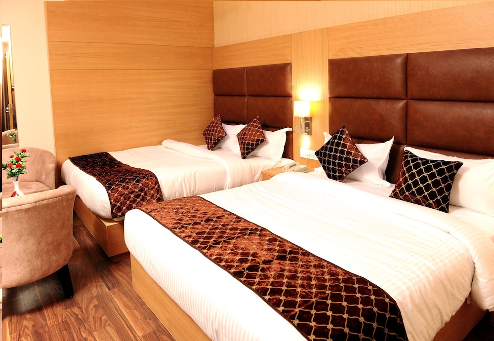 Family Room, Multiple Beds - Photo 3