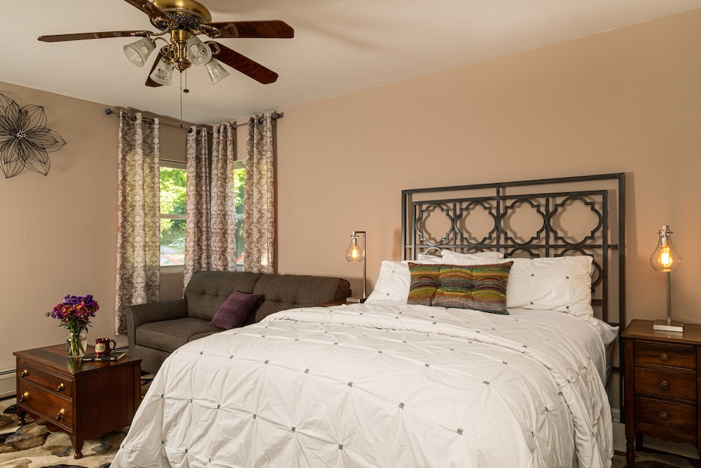 Room, Private Bathroom (Wine & Roses) photo 1