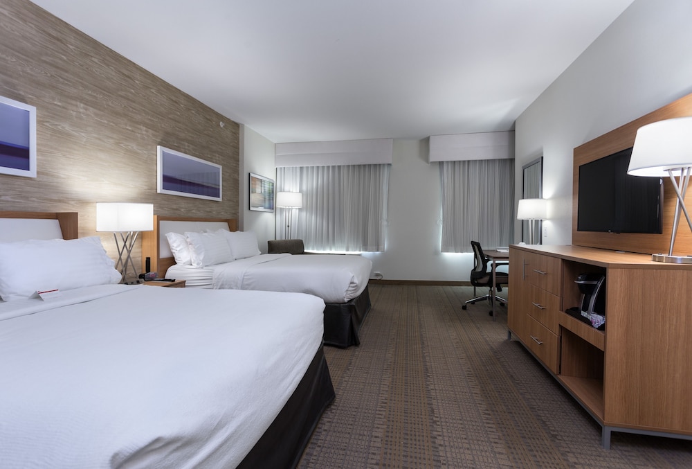Deluxe Room, 2 Queen Beds, Accessible, Non Smoking (Hearing) photo 1