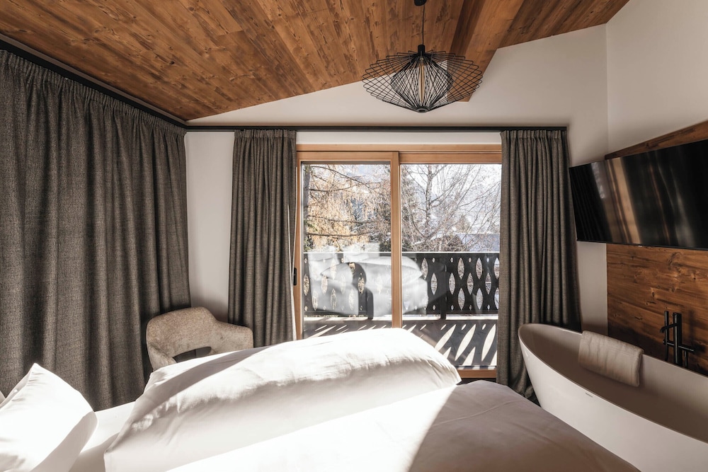 Luxury Penthouse, 3 Bedrooms, Mountain View, Garden Area, With Finnish Sauna