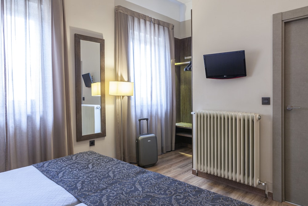 Twin Room - Photo 2
