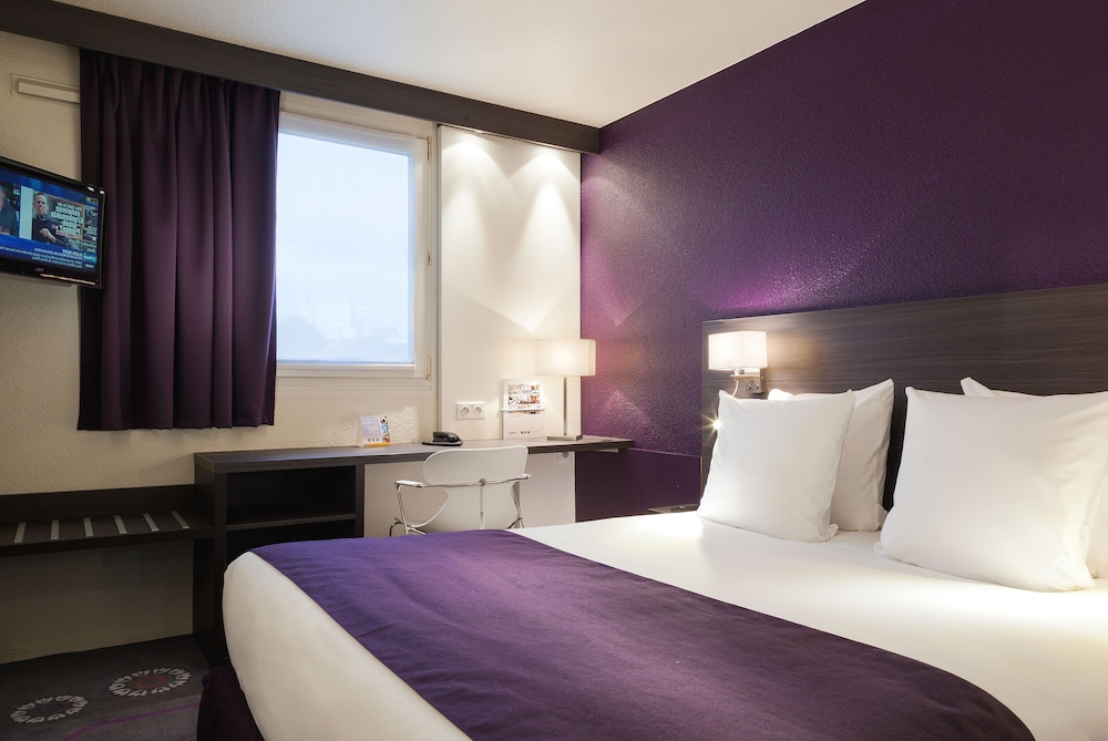 Standard Room, 1 Queen Bed - Photo 2