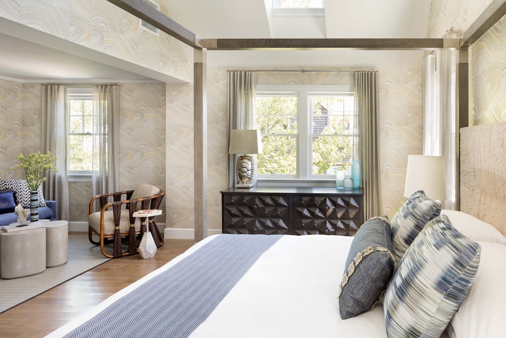Suite, 1 King Bed with Sofa bed, Accessible photo 3