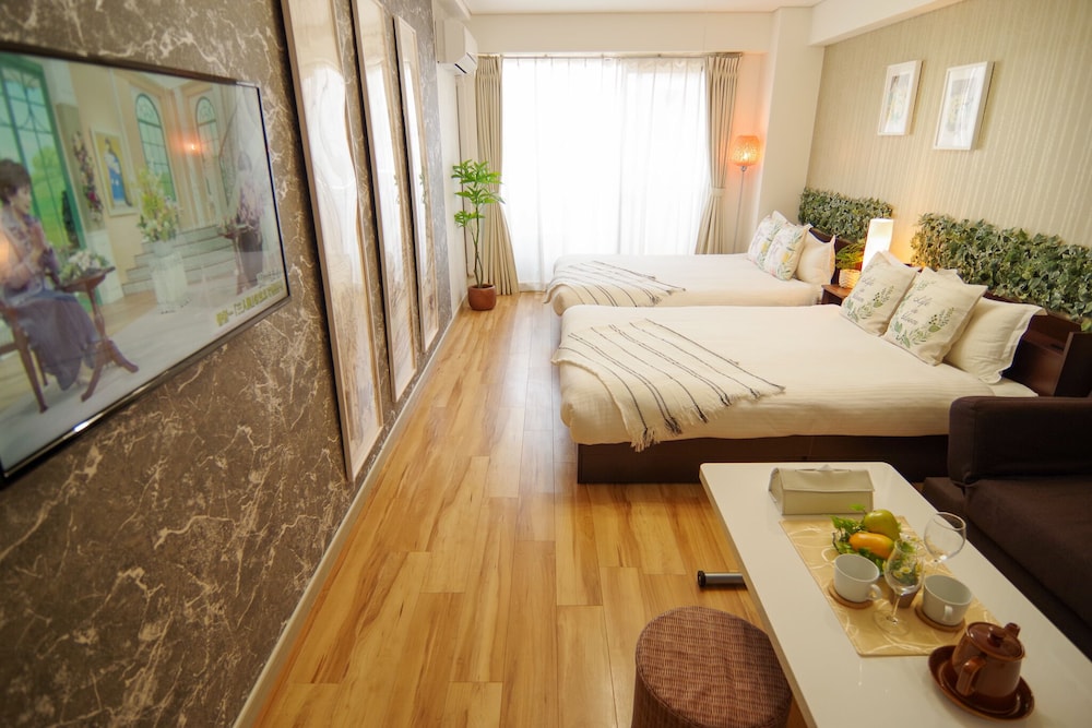 Room (806)