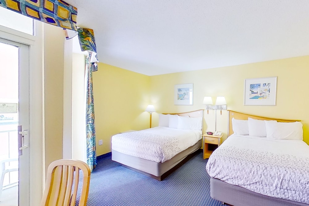 Room (Studio,2 Double Beds) photo 1