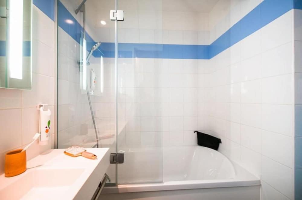 Standard Twin Room, 2 Twin Beds - Photo 2
