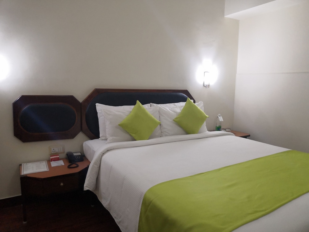 Deluxe Room, 1 King Bed - Photo 3