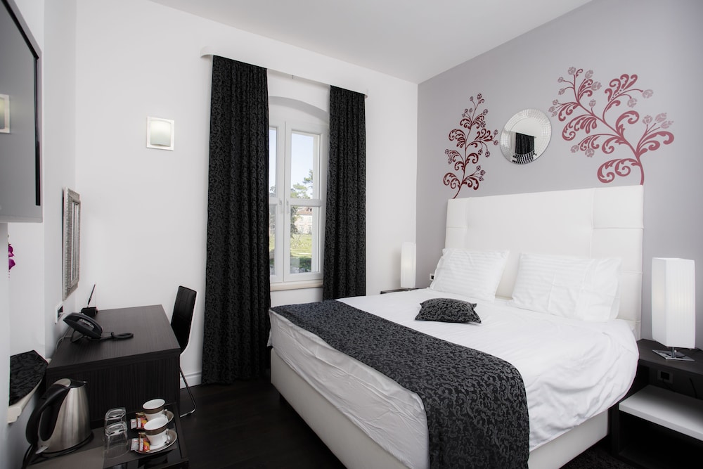 Superior Double Room, City View photo 1