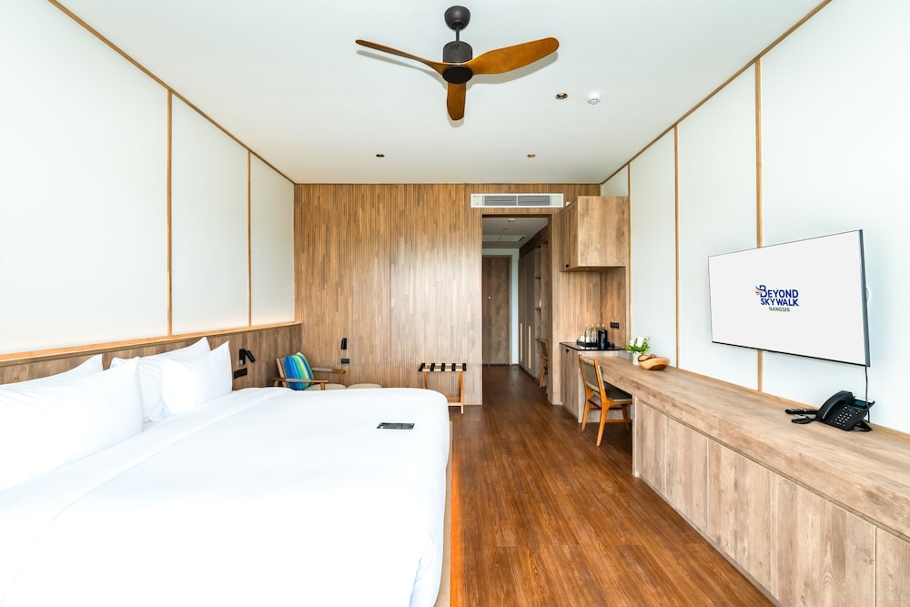 Deluxe Room - Photo 2