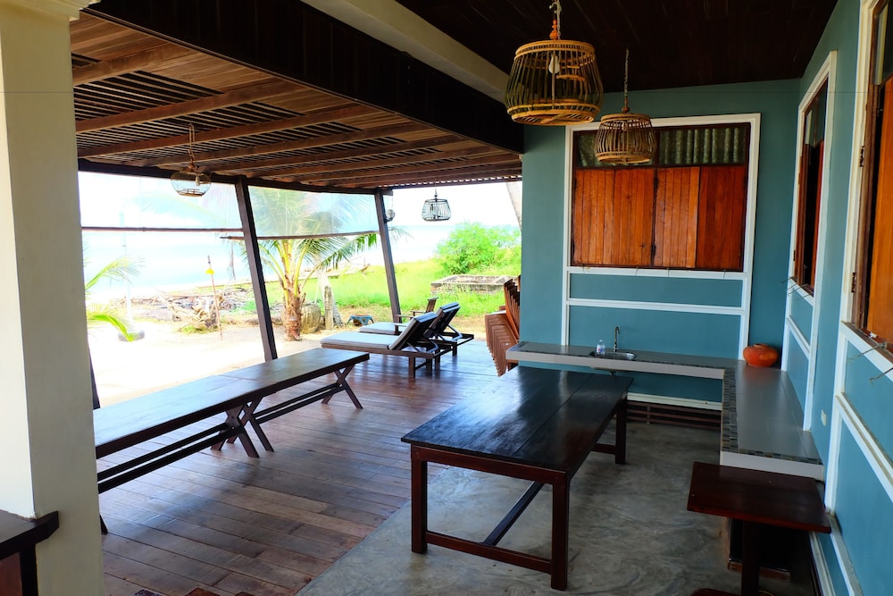 Family Bungalow (No 1,6) photo 2