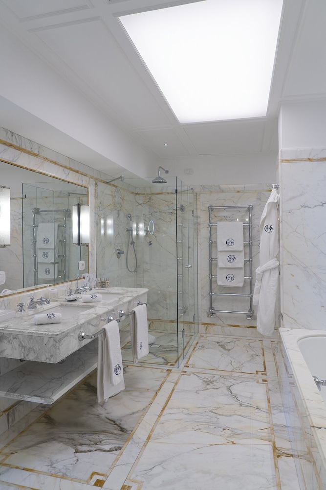 Deluxe Suite, Sea View - Photo 8