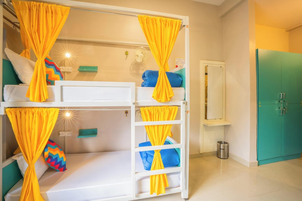 Bed In 6 Bed Mixed AC Dormitory Room With Ensuite Bathroom photo 2