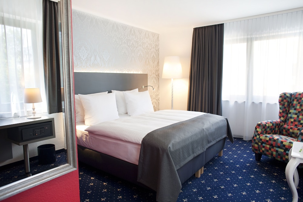 Standard Room, 1 King Bed photo 1