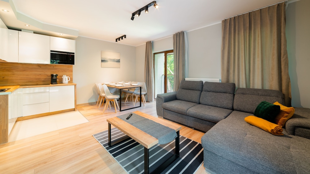 Apartment (3100)