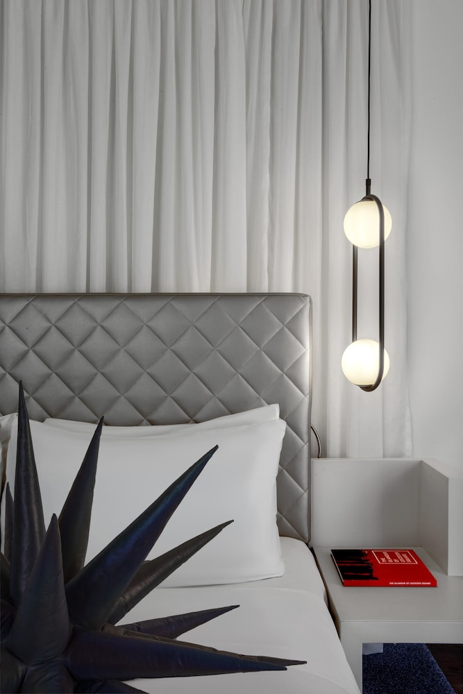 Studio Suite, 1 King Bed (Corner) thumbnail 6