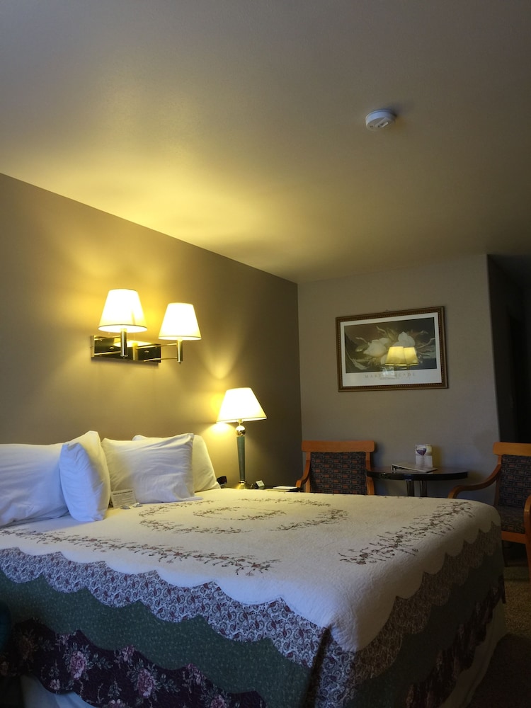 Classic Room, 1 King Bed photo 1