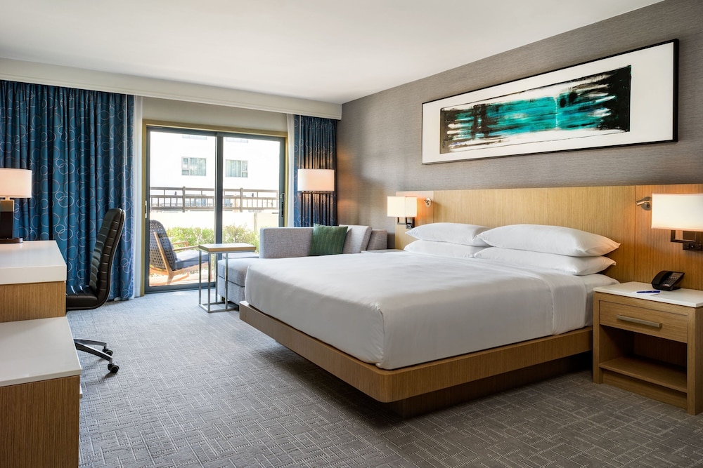 Club Room, 1 King Bed, Patio, Garden View - Photo 1