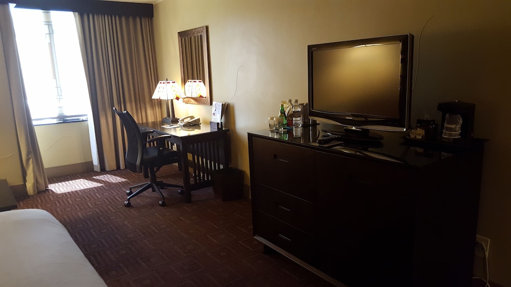 Presidential Suite, 1 King Bed, Non Smoking photo 3