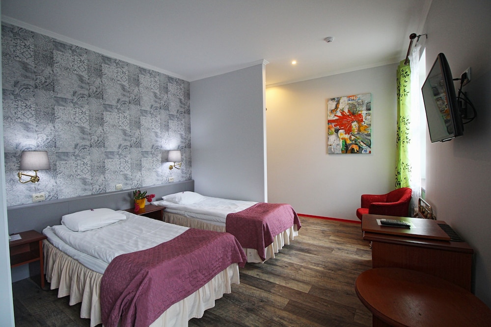 Double or Twin Room - Photo 8