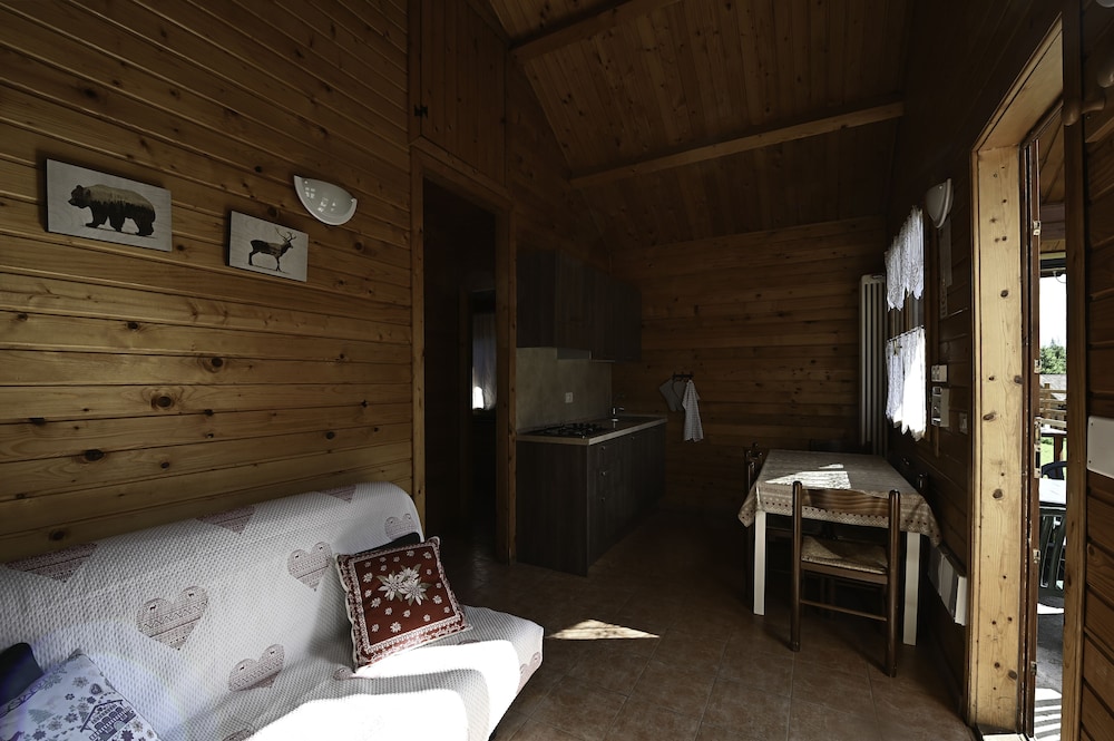 Comfort Chalet, 2 Bedrooms, Mountain View photo 2