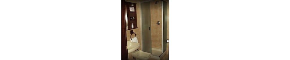 Standard Suite, Ensuite, Courtyard View (Camera Family) photo 3
