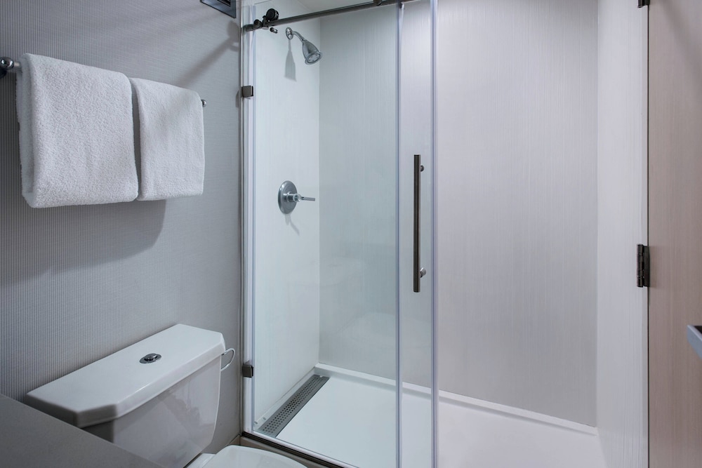 Room, 1 King Bed with Sofa bed (Mobility/Hearing Accessible, Tub) - Photo 4
