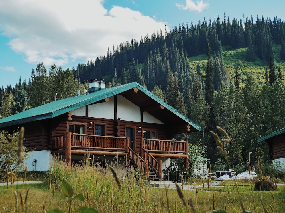 Deluxe Cabin (Not Pet Friendly) photo 2