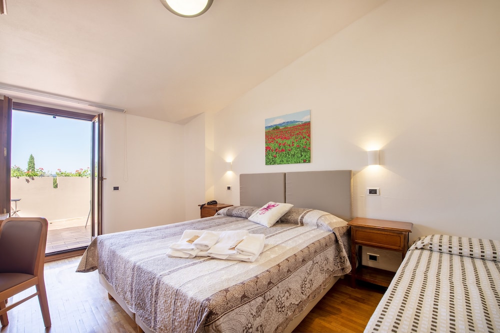 Panoramic Triple Room, Hill View photo 1