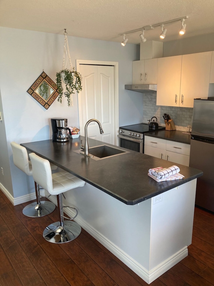 Two Bedroom Oceanfront - Sleeps 4 photo 3