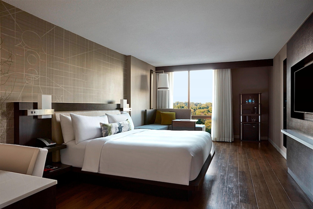 Room, 1 King Bed - Photo 3
