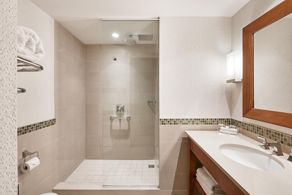 Deluxe Room, 1 King Bed, Mountain View - Photo 6