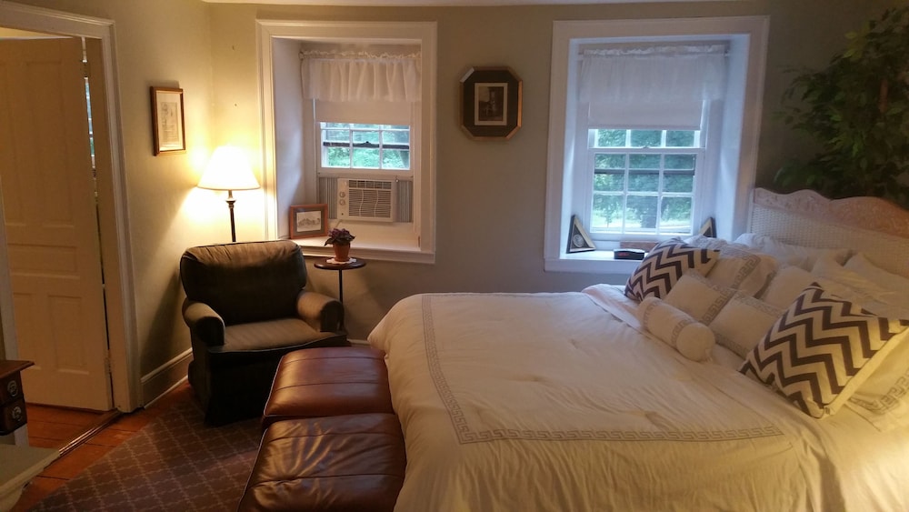 Standard Suite, Multiple Beds, Non Smoking photo 1