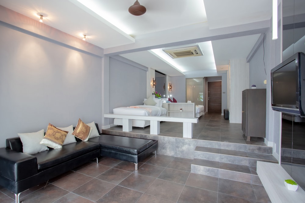 Junior Studio Suite